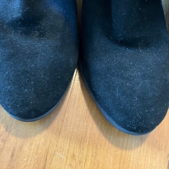 Slouchy Black suede block heel boots. Really cute! - Picture 5 of 7